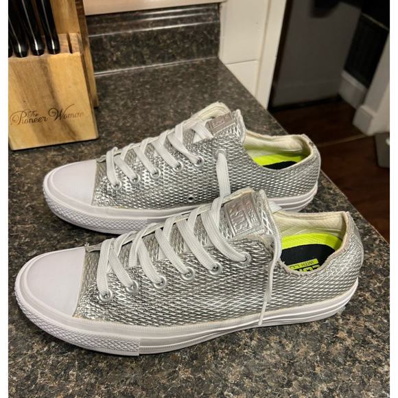 CONVERSE CHUCK TAYLOR ALL STAR II PERFORATED METALLIC LEATHER SILVER - Picture 3 of 9